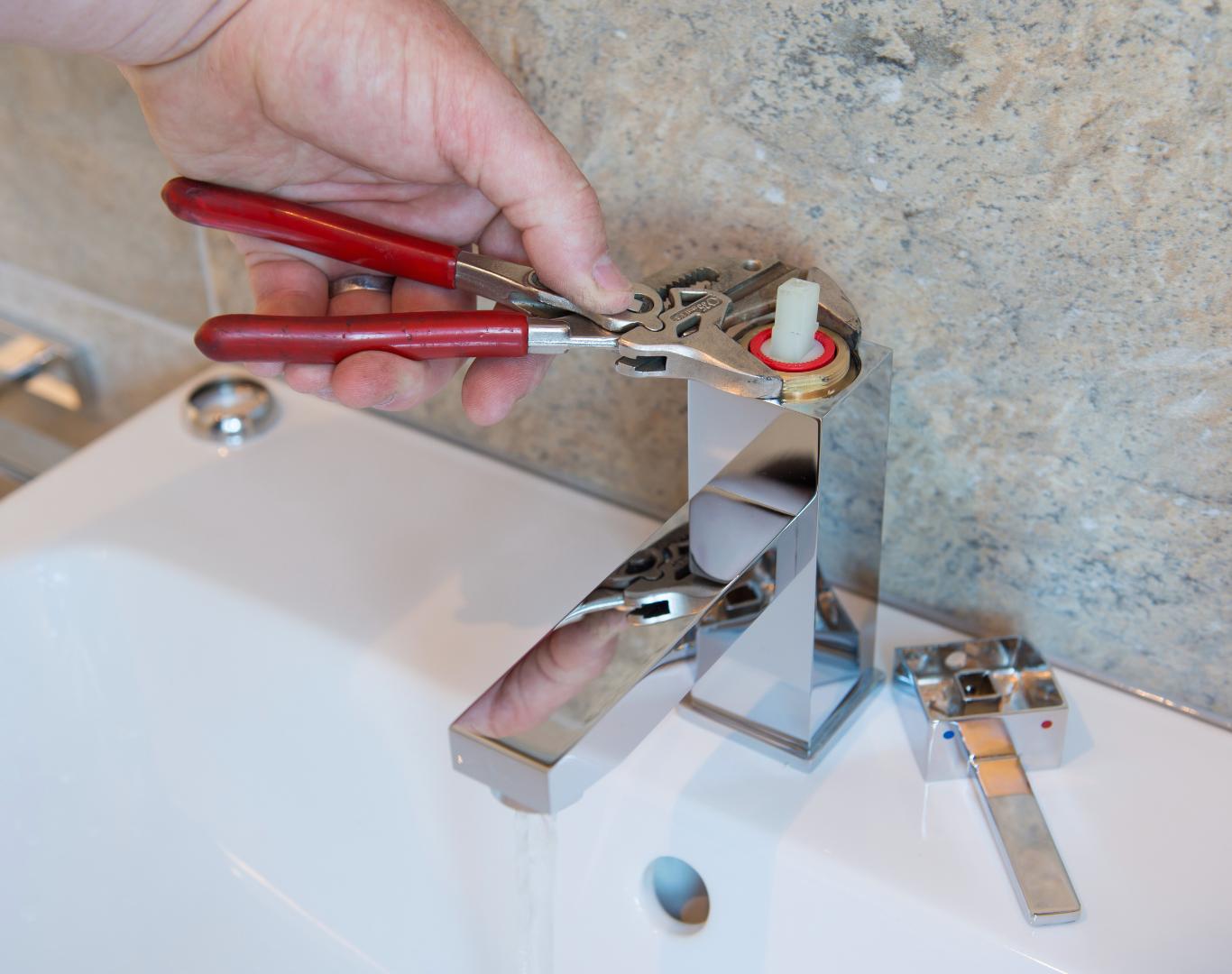 Emergency plumber near me in Rockwall County, TX responding to service call Emergency plumber near me in Rockwall County, TX responding to service call