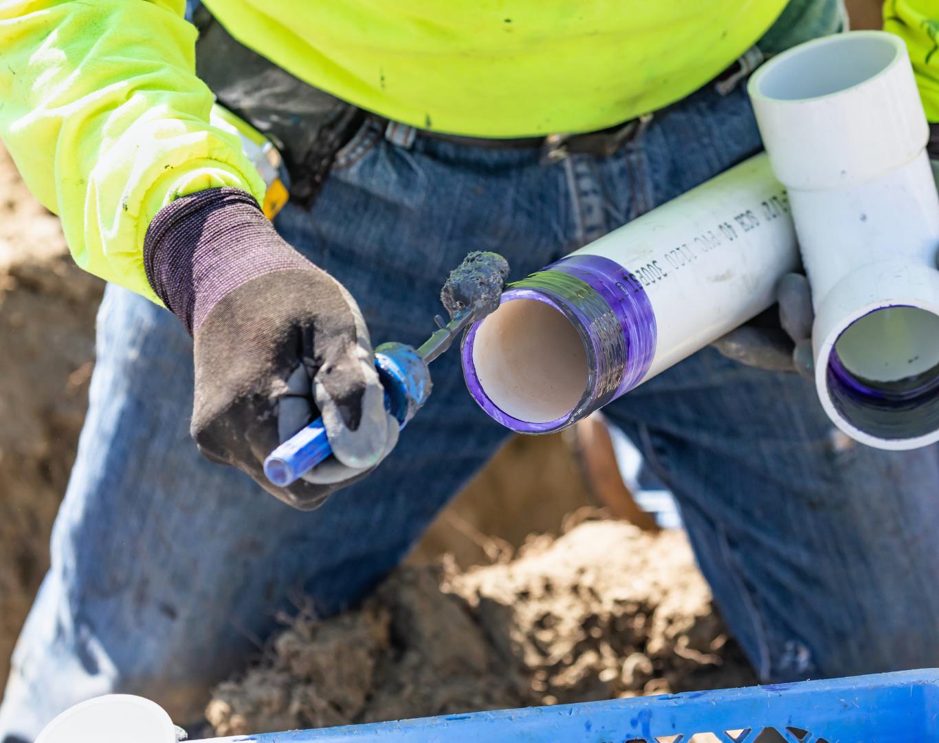 Emergency plumbing near me in Allen, TX responding to service call